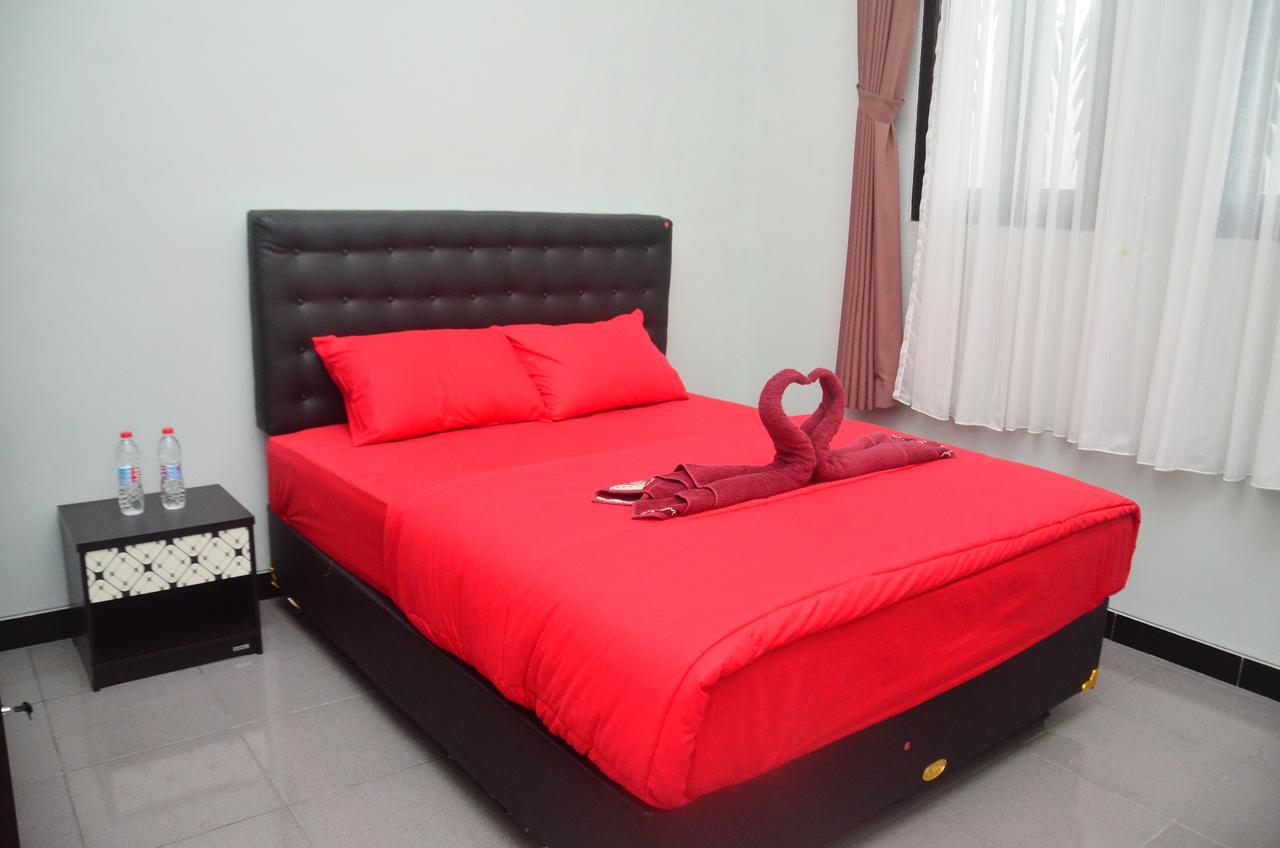 בניוואנגי Banyu Homestay מראה חיצוני תמונה
